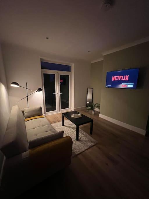 Whole House Modern Two Bedroom In Newcastle - Free Parking Zewnętrze zdjęcie